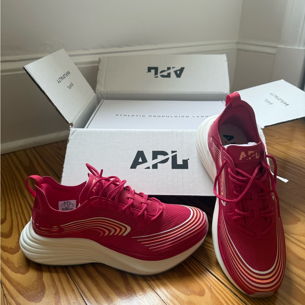 APL Streamline Sneakers in Parade / Peach / Multi with White Soles